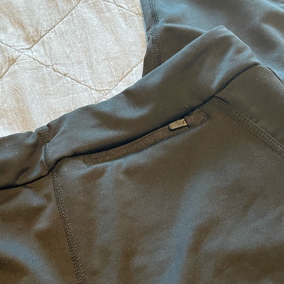 ADIDAS 3/4 Cropped Leggings - black w adidas white signature stripes Med Y2K - Picture 7 of 7